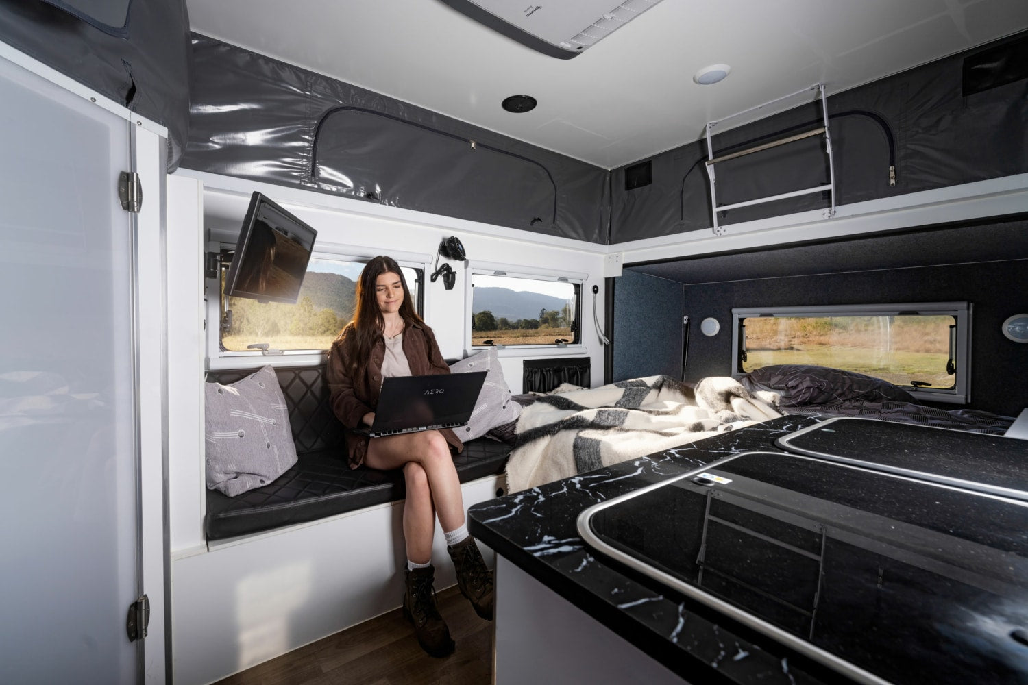 Outback Xplorer HKC15hb 15ft Off Road Hybrid Caravan — Image 4 — Roam Offroad