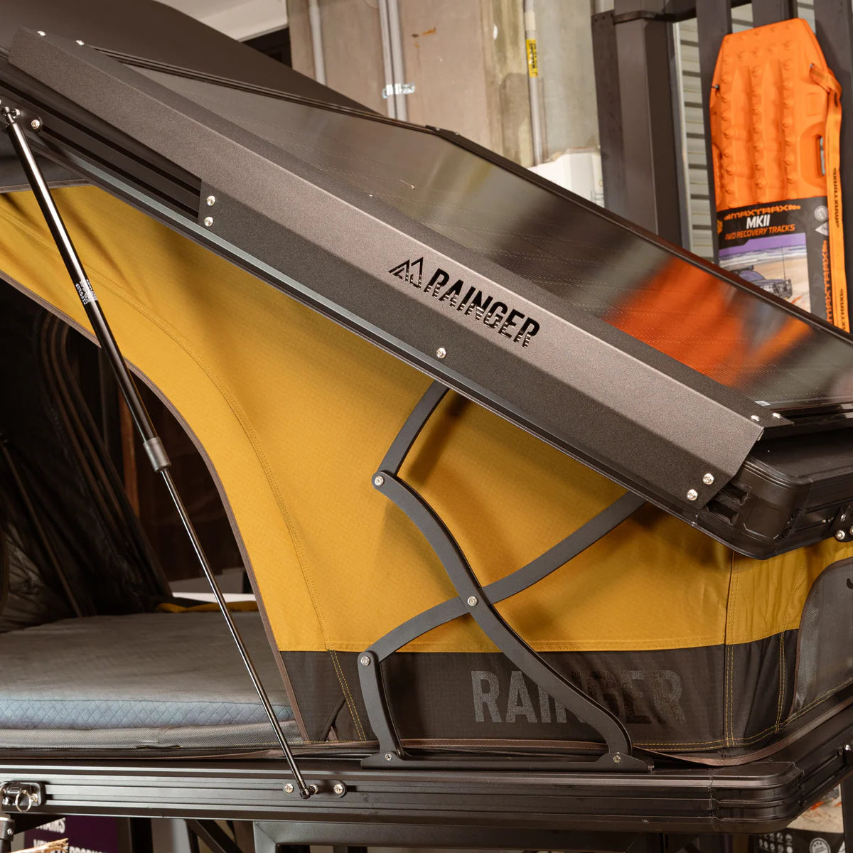 Rainger Revo-X 1.45 Hardshell Roof Top Tent